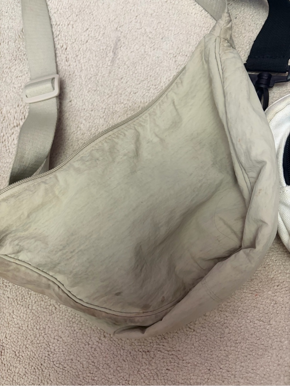 2 White Crossbody Bags - Picture 3 of 7